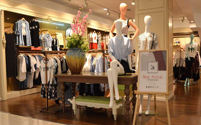 陈列重于导购 快时尚服装店应超越“产品思维”的视觉营销革命