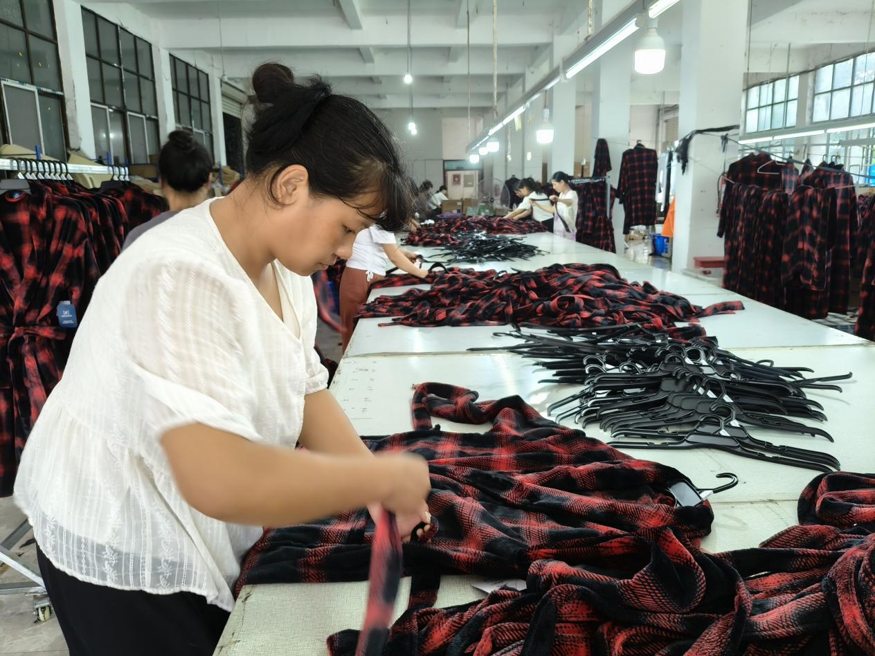 亳州市谯城区淝河镇 乡村服装厂带动致富新希望